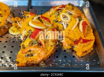Omelette aux œufs de fruits de mer asiatiques dans le nord de la Thaïlande Banque D'Images