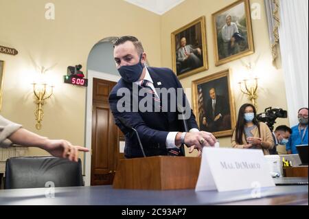 Washington, États-Unis. 28 juillet 2020. Adam D. DeMarco, le grand district de la Garde nationale de Columbia, témoigne de la confrontation du 1er juin avec les manifestants de Lafayette Square près de la Maison Blanche lors d'une audience du Comité des ressources naturelles de la Maison sur Capitol Hill à Washington, DC, le mardi 28 juillet 2020. Des manifestants pacifiques ont été déplacés de force par la police sans avertissement pour faire place à la photoop du président Trump avec une bible devant l'église Saint-Jean. Photo de piscine par Bill Clark/UPI crédit: UPI/Alay Live News Banque D'Images