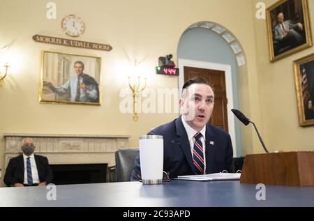 Washington, États-Unis. 28 juillet 2020. Adam D. DeMarco, le grand district de la Garde nationale de Columbia, témoigne de la confrontation du 1er juin avec les manifestants de Lafayette Square près de la Maison Blanche lors d'une audience du Comité des ressources naturelles de la Maison sur Capitol Hill à Washington, DC, le mardi 28 juillet 2020. Des manifestants pacifiques ont été déplacés de force par la police sans avertissement pour faire place à la photoop du président Trump avec une bible devant l'église Saint-Jean. Photo de piscine par Bill Clark/UPI crédit: UPI/Alay Live News Banque D'Images