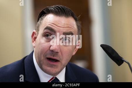 Washington, États-Unis. 28 juillet 2020. Adam D. DeMarco, le grand district de la Garde nationale de Columbia, témoigne de la confrontation du 1er juin avec les manifestants de Lafayette Square près de la Maison Blanche lors d'une audience du Comité des ressources naturelles de la Maison sur Capitol Hill à Washington, DC, le mardi 28 juillet 2020. Des manifestants pacifiques ont été déplacés de force par la police sans avertissement pour faire place à la photoop du président Trump avec une bible devant l'église Saint-Jean. Photo de piscine par Bill Clark/UPI crédit: UPI/Alay Live News Banque D'Images