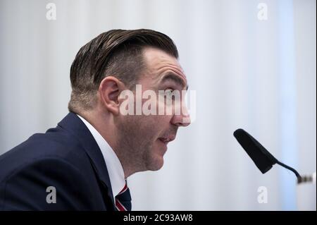 Washington, États-Unis. 28 juillet 2020. Adam D. DeMarco, le grand district de la Garde nationale de Columbia, témoigne de la confrontation du 1er juin avec les manifestants de Lafayette Square près de la Maison Blanche lors d'une audience du Comité des ressources naturelles de la Maison sur Capitol Hill à Washington, DC, le mardi 28 juillet 2020. Des manifestants pacifiques ont été déplacés de force par la police sans avertissement pour faire place à la photoop du président Trump avec une bible devant l'église Saint-Jean. Photo de piscine par Bill Clark/UPI crédit: UPI/Alay Live News Banque D'Images