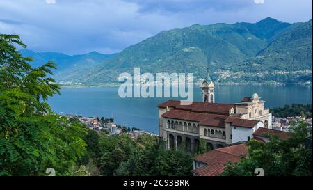 Vue sur Madonna del Sasso Locarno Lac majeur Banque D'Images