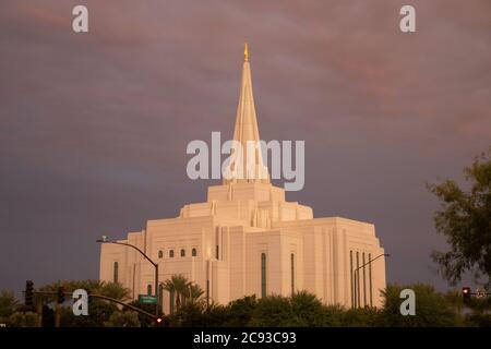 LDS / Temple Mormon à Gilbert Arizona au coucher du soleil Banque D'Images