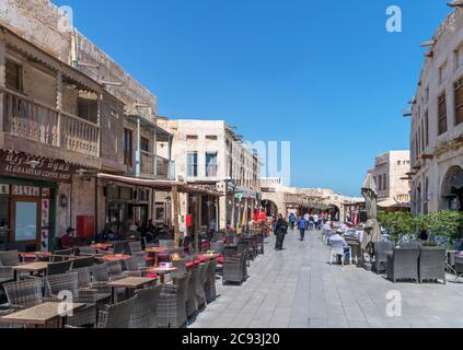 Cafés et restaurants à Souq Waqif, Doha, Qatar, Moyen-Orient Banque D'Images