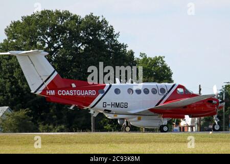 H.M. Coastguard a lancé une importante opération de sauvetage aérien et maritime pour 200 migrants en dinghies autour de la côte du Kent avec ce radar spécial Beech 200 Banque D'Images