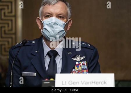 Washington, États-Unis. 28 juillet 2020. Le lieutenant-général Glen D. Vanherck de la Force aérienne participe à une audience de mise en candidature du Comité des services armés du Sénat à Capitol Hill, à Washington, DC, aux États-Unis, le mardi 28 juillet 2020. Vanherck est nommé général et commandant du Commandement du Nord des États-Unis et commandant du Commandement de la défense aérospatiale de l'Amérique du Nord. Photo de Sarah Silbiger/UPI crédit: UPI/Alay Live News Banque D'Images