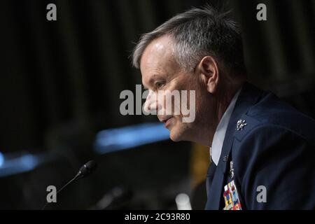 Washington, États-Unis. 28 juillet 2020. Le lieutenant-général Glen D. Vanherck de la Force aérienne participe à une audience de mise en candidature du Comité des services armés du Sénat à Capitol Hill, à Washington, DC, aux États-Unis, le mardi 28 juillet 2020. Vanherck est nommé général et commandant du Commandement du Nord des États-Unis et commandant du Commandement de la défense aérospatiale de l'Amérique du Nord. Photo de Sarah Silbiger/UPI crédit: UPI/Alay Live News Banque D'Images