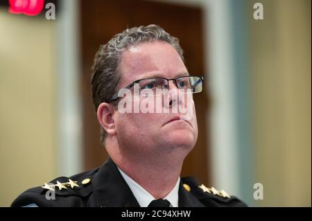 Gregory T. Monahan, chef par intérim de la police du parc national des États-Unis, témoigne lors de l'audience du Comité des ressources naturelles de la Chambre des représentants sur les « questions sans réponse concernant l'attaque de la police du parc américain le 1er juin contre des manifestants pacifiques à Lafayette Square », le mardi 28 juillet 2020. Crédit : Bill Clark/Pool via CNP | utilisation dans le monde entier Banque D'Images