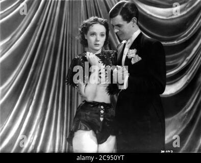 JESSIE MATTHEWS et BARRY MacKay dans EVERGREEN 1934 réalisateur VICTOR SAVILLE costumes par Berlio Gaumont British Picture Corporation Banque D'Images