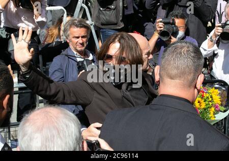 L'acteur Johnny Depp arrive à la haute Cour pour son affaire de diffamation contre News Group Newspapers qui l'a décrit comme un "batteur de femme". Banque D'Images