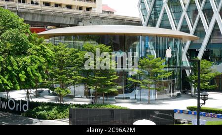 Bangkok, Thaïlande - 29 juillet 2020: Apple Central World, le deuxième magasin phare en Thaïlande, se prépare à ouvrir officiellement au CentralWorld shoppi Banque D'Images