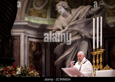 Le pape François préside la Sainte Messe Epiphanie à la basilique Saint-Pierre, Cité du Vatican Banque D'Images