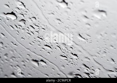 Gouttes de pluie sur une fenêtre. France. Banque D'Images