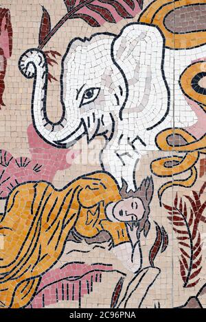 Pagode bouddhiste ONG Nui. Fresque murale. La vie du Bouddha. BuddhaÕs mère Maya rêve de l'éléphant blanc entrant dans son ventre. Quy Nhon. Vie Banque D'Images