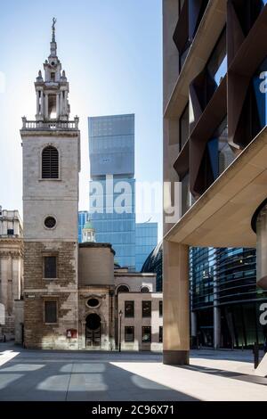 Vue axiale de l'élévation ouest, vue nord-est, avec le Rothschild Building (OMA) en arrière-plan. Le Bloomberg Building se trouve sur la droite, avec l' Banque D'Images