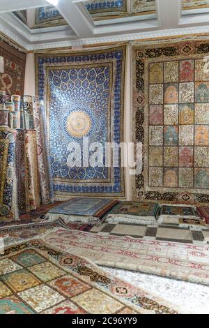 Le vieux marché de tapis à Boukhara Banque D'Images