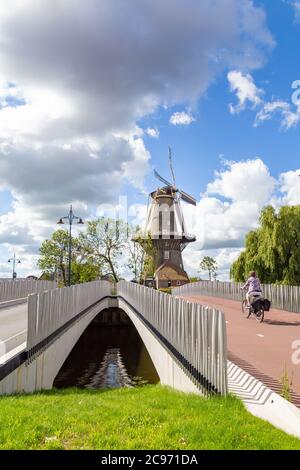 Leiden, pays-Bas - 21 juillet 2020 : Moulin de Valk au centre de la ville de Leiden aux pays-Bas Banque D'Images