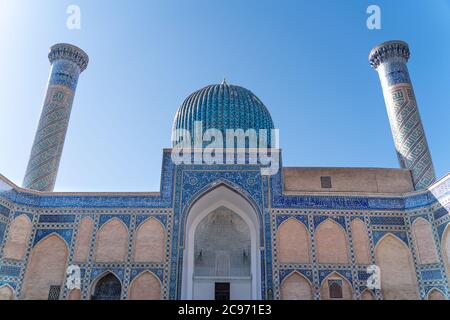 Extérieur de l'ancien tombeau ouzbek - Amir Temur maqbarasi, Go‘ri Amir en Ouzbékistan. Banque D'Images