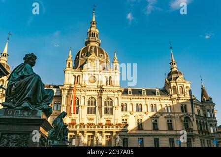 Graz, Autriche - 13.07.2020: Vue sur l'hôtel de ville depuis la place de la ville de Graz. Voyager en Autriche Banque D'Images