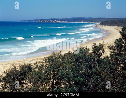 La plage déserte du parc national de Mimosa Rocks sur la côte saphir de la Nouvelle-Galles du Sud en Australie Banque D'Images