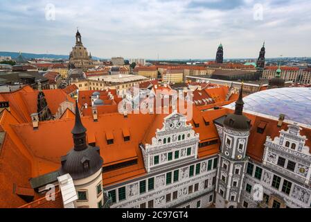 Dresde, Allemagne toits et cathédrales horizon. Banque D'Images