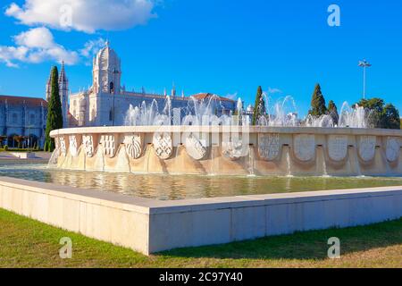 Les monuments et attractions touristiques de Belem sur la place de l'Empire à Lisbonne . Monastère de Jeronimos au Portugal Banque D'Images