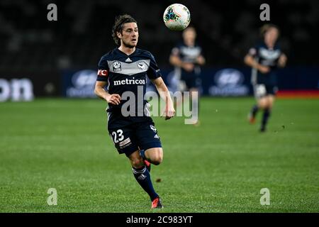 29 juillet 2020 ; Bankwest Stadium, Parramatta, Nouvelle-Galles du Sud, Australie ; A League football, Melbourne Victory contre Brisbane Roar ; Marco Rojas de Melbourne Victory a ses yeux sur le ballon Credit: Action plus Sports Images/Alay Live News Banque D'Images