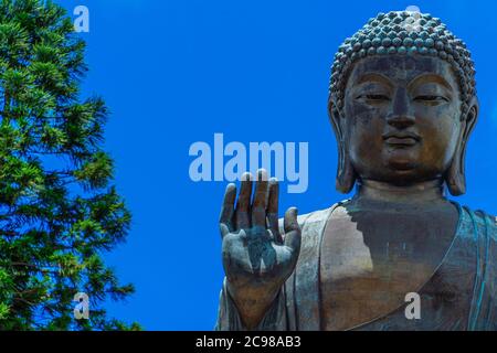 Gros plan de l'énorme Bouddha Tian Tan à po Monastère de LIN à Hong Kong Banque D'Images