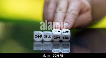 Symbole de la prestation pour enfants ('Kindergeld' en allemand) augmentation de 2021 en Allemagne de 204 euro à 219 euro. Banque D'Images