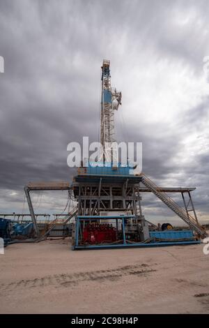 Midland, Texas, États-Unis. 29 juillet 2020. Le site de forage no 9 de Lapshaw, situé au sud-est de Midland, au Texas, où le président américain Donald Trump (non représenté) se rendra le 29 juillet 2020 à la suite d'une table ronde et d'une collecte de fonds à Odessa, une ville voisine. Trump devrait signer des proclamations préconisant une dépendance accrue à la production de pétrole du bassin Permien crédit : Bob Daemmrich/ZUMA Wire/Alamy Live News Banque D'Images