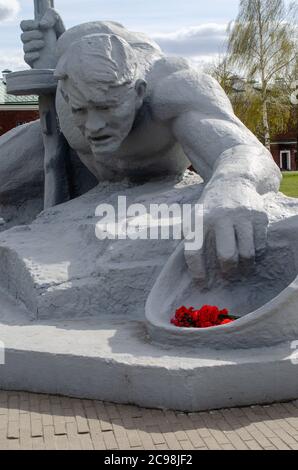 Brest, Bélarus - 18 avril 2020 : image avec une sculpture au monument de la soif de la forteresse de Brest. Banque D'Images