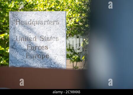 Stuttgart, Allemagne. 29 juillet 2020. Un panneau portant l'inscription « Headquarters United States Forces Europe » est situé à l'entrée de la caserne de patchs des États-Unis. (À dpa 'les Etats-Unis déplacent le commandement européen de Stuttgart à la Belgique') Credit: Sebastian Gollnow/dpa/Alamy Live News Banque D'Images