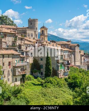 Orvinio, beau village de la province de Rieti, Latium, Italie. Banque D'Images