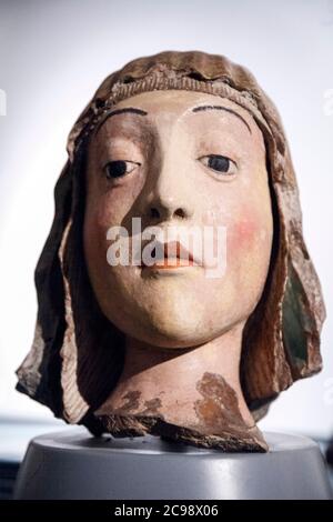 Italie Lombardie Musée Diocèse de Milan - la tête de Madonna par le sculpteur Abruzzois Banque D'Images