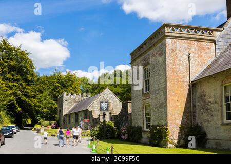 The Spread Eagle, une maison publique traditionnelle de campagne à Stourton, un petit village près de Stourhead, à la frontière du Wiltshire Somerset, au sud-ouest de l'Angleterre Banque D'Images