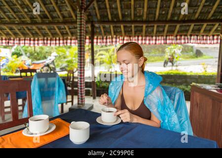 Tourisme au café de Jatiluwih Banque D'Images