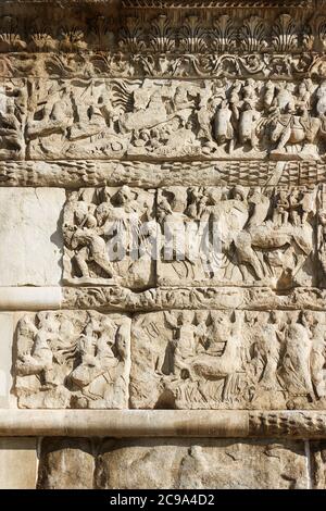 Ancien bas-relief sur l'Arche de Galerius à Thessalonique, Grèce Banque D'Images