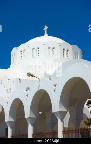 Dôme de la cathédrale orthodoxe métropolitaine de Fira (Thera), Santorin, Grèce Banque D'Images