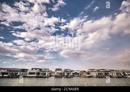 Magnifique paysage de beaucoup de navires dans le lac Powell, Arizona - Etats-Unis Banque D'Images