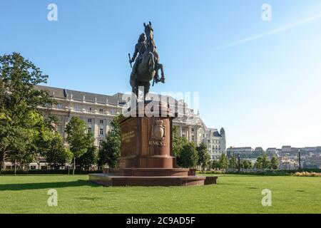 La statue équestre de Ferenc Rakoczi sur le Kossuth ter devant le Parlement de Budapest Banque D'Images