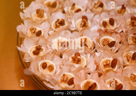 divers délicieux et beaux bonbons pour la fête et le mariage et le chocolat de réception Banque D'Images