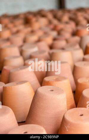 pots en céramique d'argile, vase de jardin traditionnel Banque D'Images