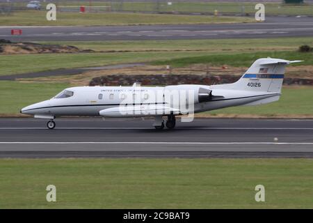 84-0126, UN Learjet C-21A exploité par l'US Air Force in Europe (USAFE), à l'aéroport Prestwick à Ayrshire, en Écosse. Banque D'Images