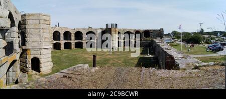 Fort Popham, fortification de la défense côtière de l'époque de la guerre civile à l'embouchure de la rivière Kennebec, cour intérieure, Phippsburg, ME, États-Unis Banque D'Images