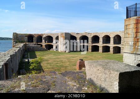 Fort Popham, fortification de la défense côtière de l'époque de la guerre civile à l'embouchure de la rivière Kennebec, cour intérieure, Phippsburg, ME, États-Unis Banque D'Images