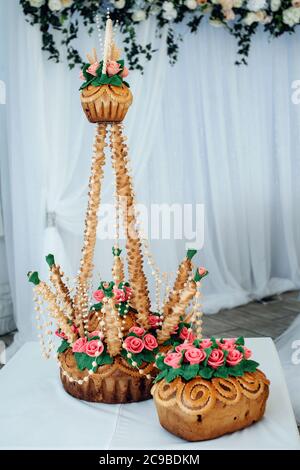 Pain de fête pour la cérémonie de mariage. Pain frais décoré Banque D'Images