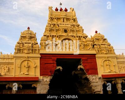 Le temple de Tiruchendur Murugan, Tamil Nadu, est célèbre pour ses temples hindous de style dravidien. Une terre de patrimoine culturel et religieux Banque D'Images