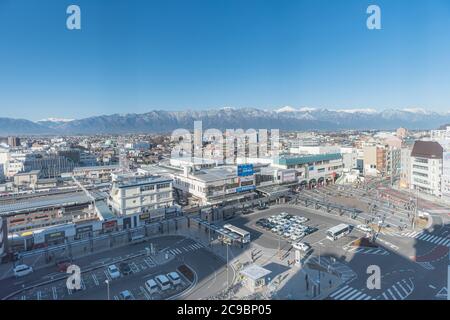 Vue sur la ville de Matsumoto avec arrière-plan de la chaîne de montagnes des Alpes du japon Banque D'Images