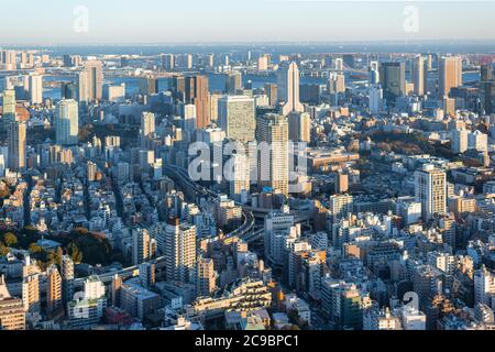 Vue sur la ville de Tokyo sur les gratte-ciel de la baie de Tokyo Banque D'Images