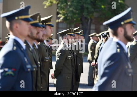 Brno, République tchèque. 30 juillet 2020. La cérémonie de remise des diplômes de l'Université de la Défense a eu lieu le 30 juillet 2020 à Brno, République tchèque. Crédit: Vaclav Salek/CTK photo/Alay Live News crédit: CTK/Alay Live News Banque D'Images